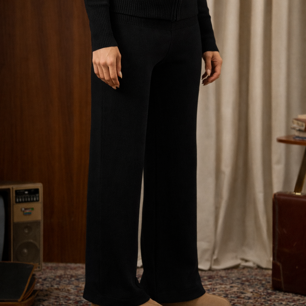 KNIT FLARED PANTS IN BLACK