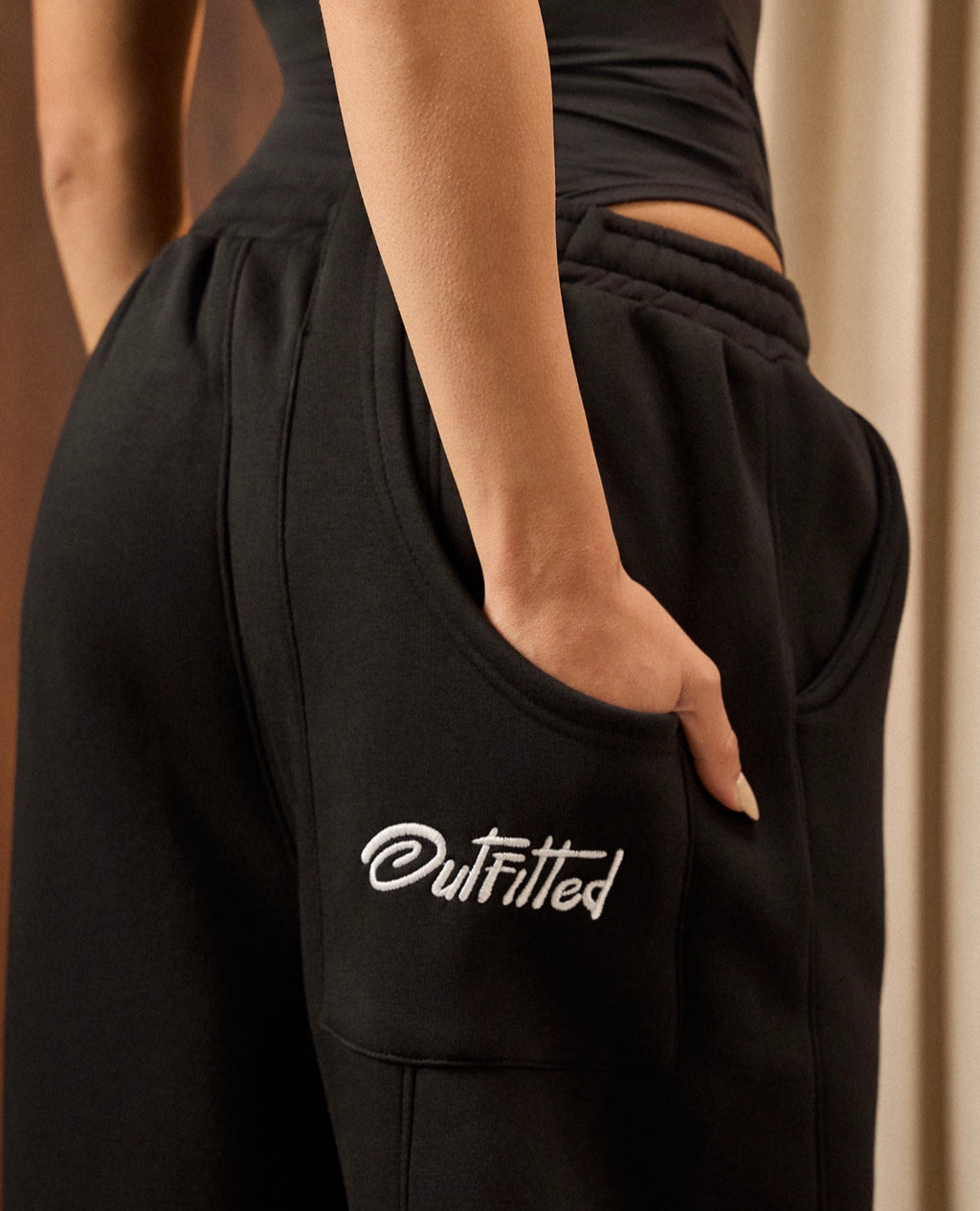 SWEATS IN BLACK